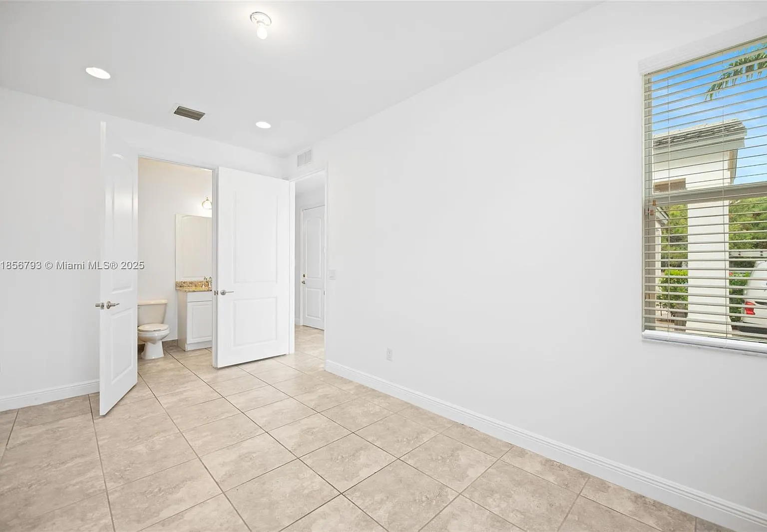 3 bed, 2.5 bath, 1775 sqft, $3,300 — Photo 3