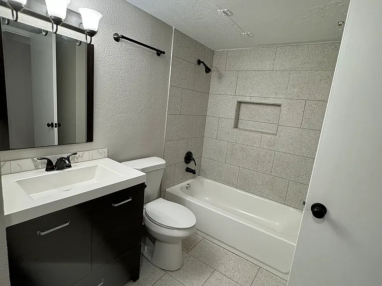9502 Timberbluff Ct — Photo 8