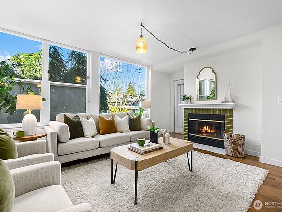 4th image of 5000 Fauntleroy Way SW #202