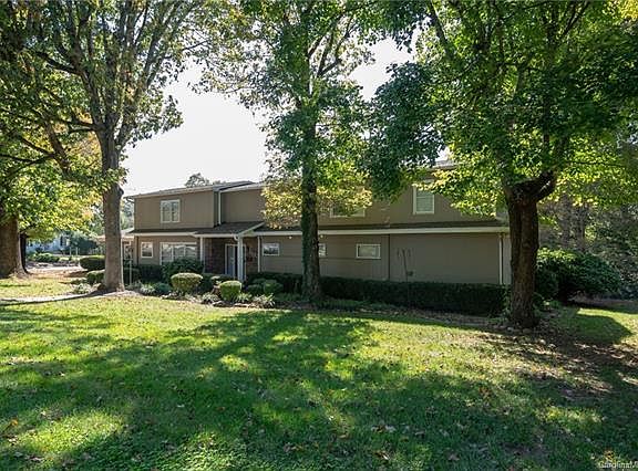 2nd image of 301 Woodsway Ln NW