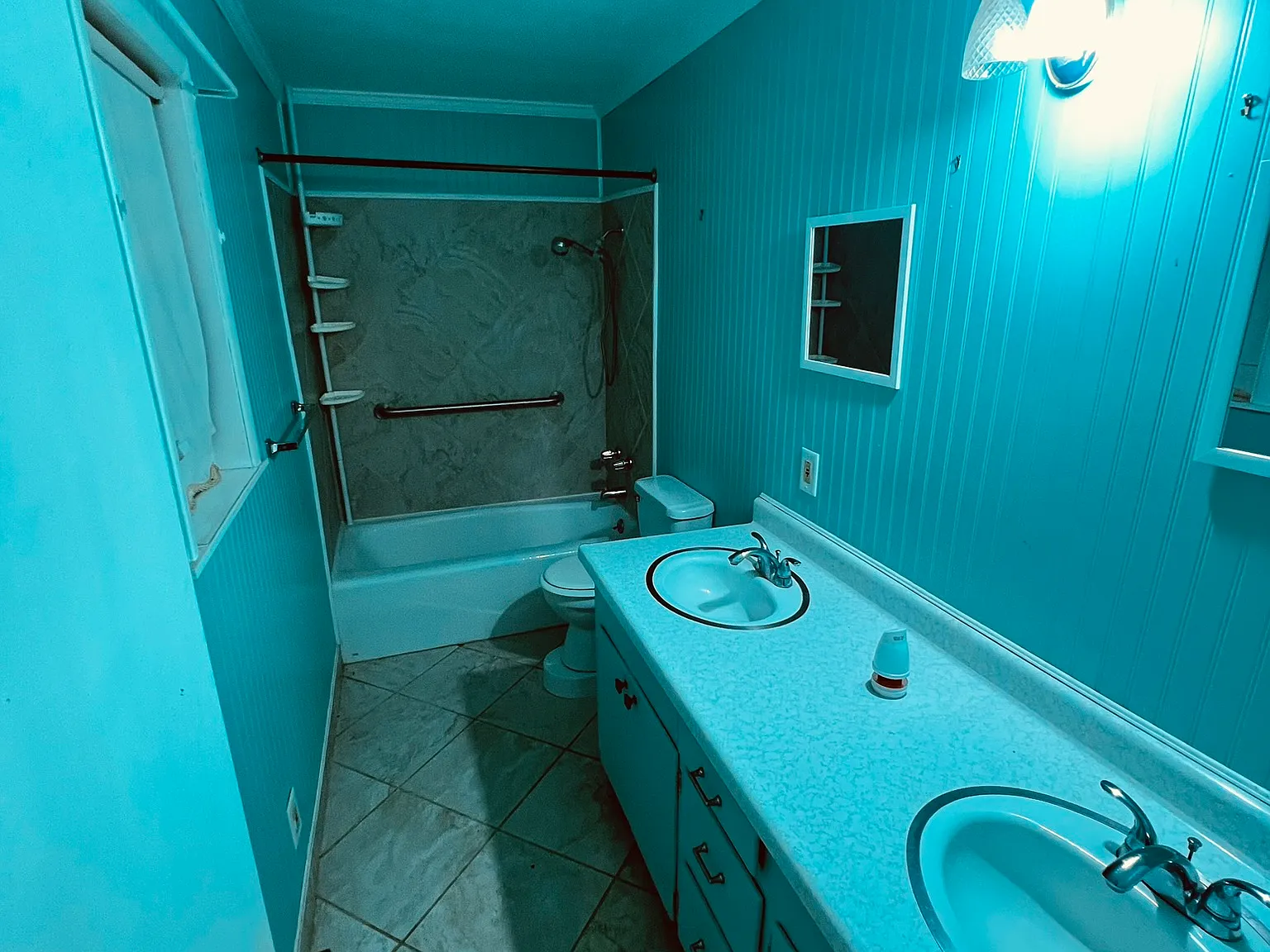 5 bed, 2431 sqft, $1,425 — Photo 2