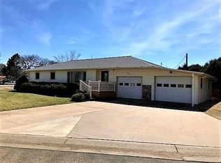 601 Wedgewood Ct, Quinter, KS 67752