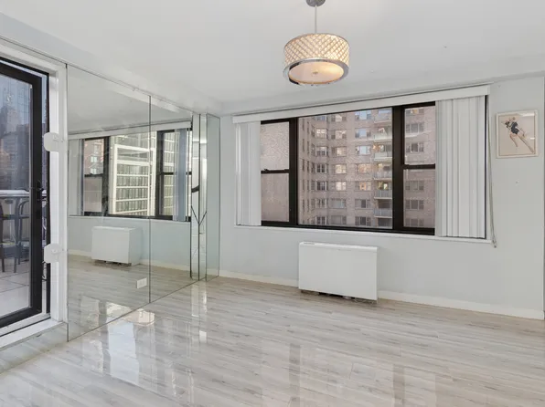 305 East 40th Street image 17 of 23