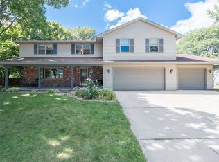 145 Apple Tree Ct, Green Bay, WI 54302