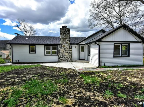 56 E Shore Trl, Hardyston, NJ 07460