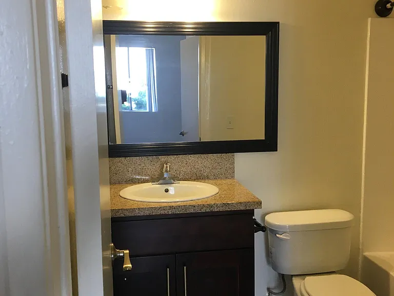 Catalina Apartments — Photo 62