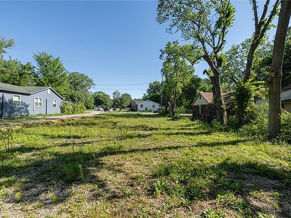 4th image of 561 E McClinton St #17