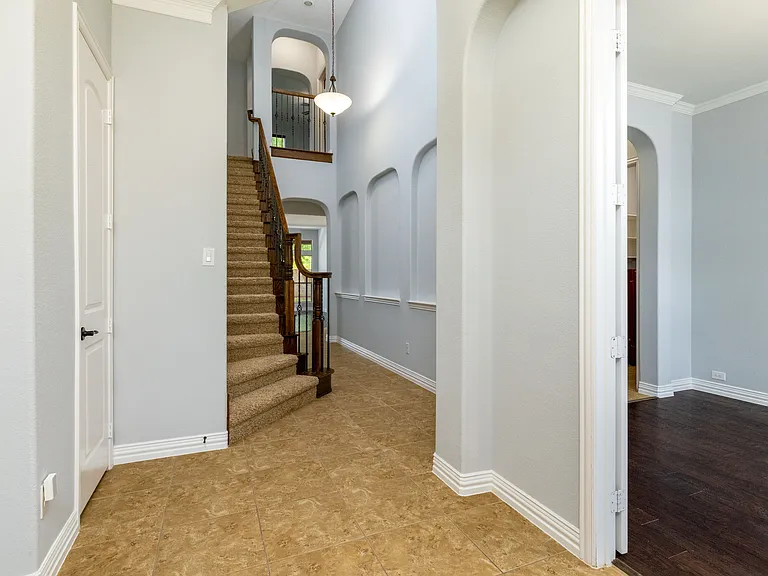 305 Dorset Ct — Photo 8