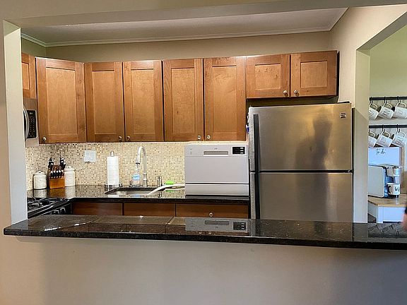 3rd image of 3211 Wilshire Ln