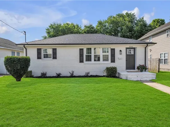 2042 Stonehurst St, Chesapeake, VA 23324