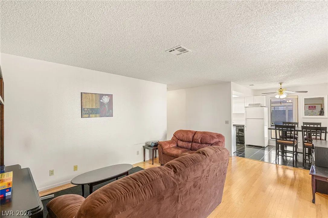 2 bed, 2.0 bath, 994 sqft, $1,800 — Photo 3