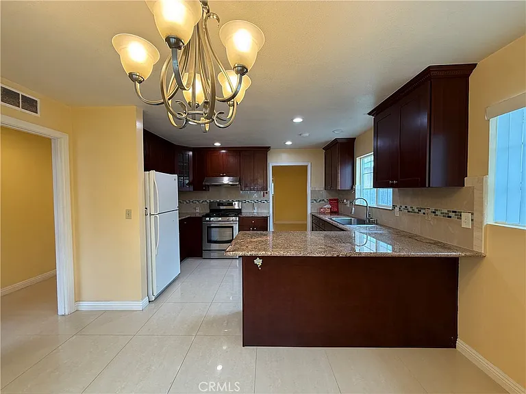 1127 S Nantes Ave — Photo 6