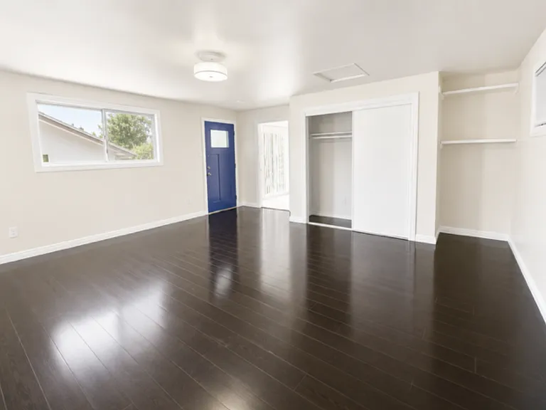 126 E Wistaria Ave — Photo 4