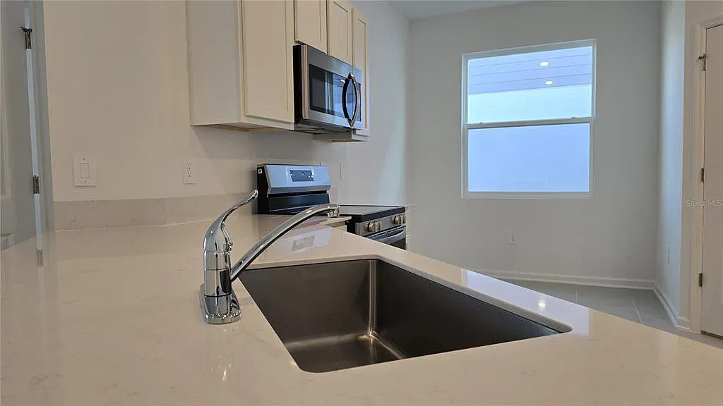 4 bed, 2.0 bath, 2108 sqft, $2,250 — Photo 3