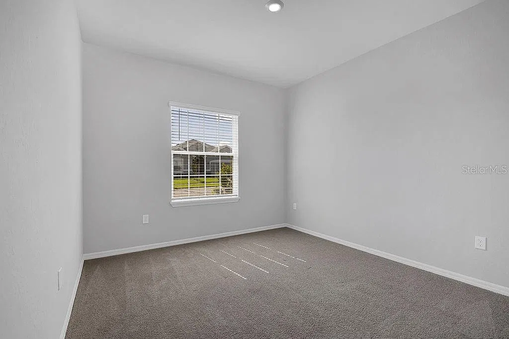 4 bed, 2.5 bath, 2034 sqft, $2,400 — Photo 3