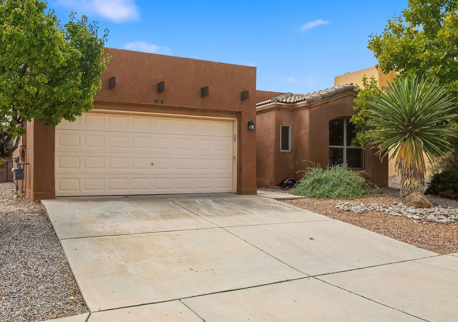 NW Heights 3 Bedroom 2 Bathroom 2 Car Garage — Photo 1