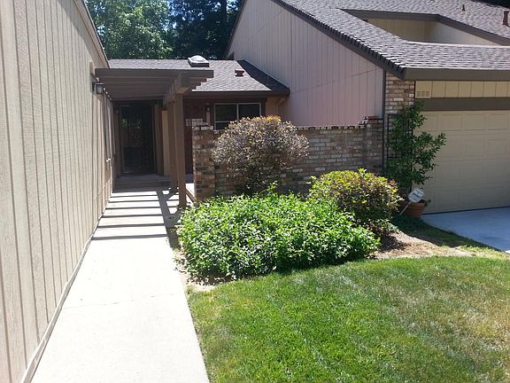 front entrance with private courtyard