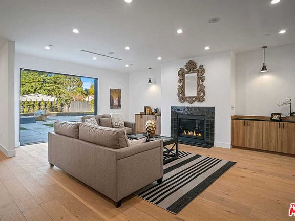 5th image of 12209 Emelita St