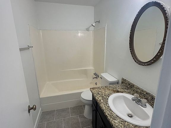 5th image of 2524 32nd St APT 1