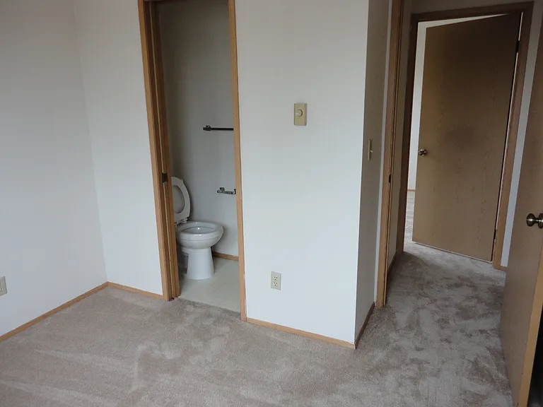4253 8th Ave NE #401 — Photo 8