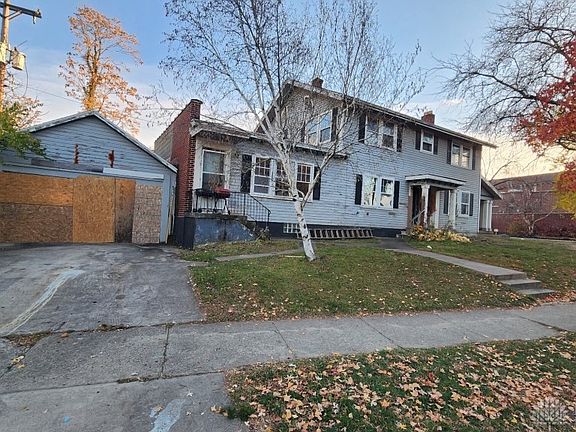 2nd image of 24 W Parkwood Dr