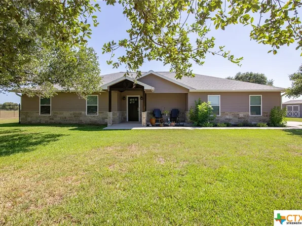 140 Casa Blanca Village Dr, Inez, TX 77968