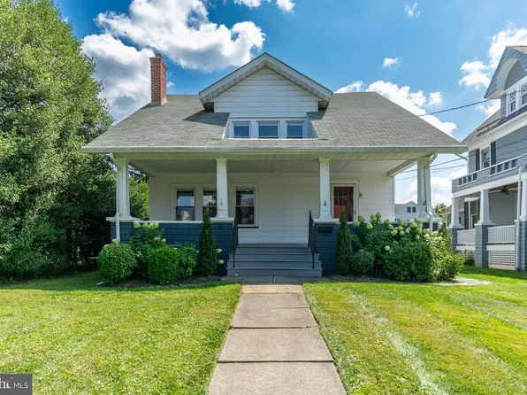 99 W Broad St, Hopewell, NJ 08525