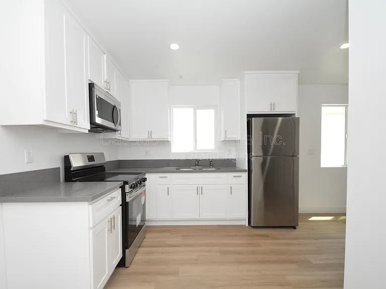 134 E Market St — Photo 2