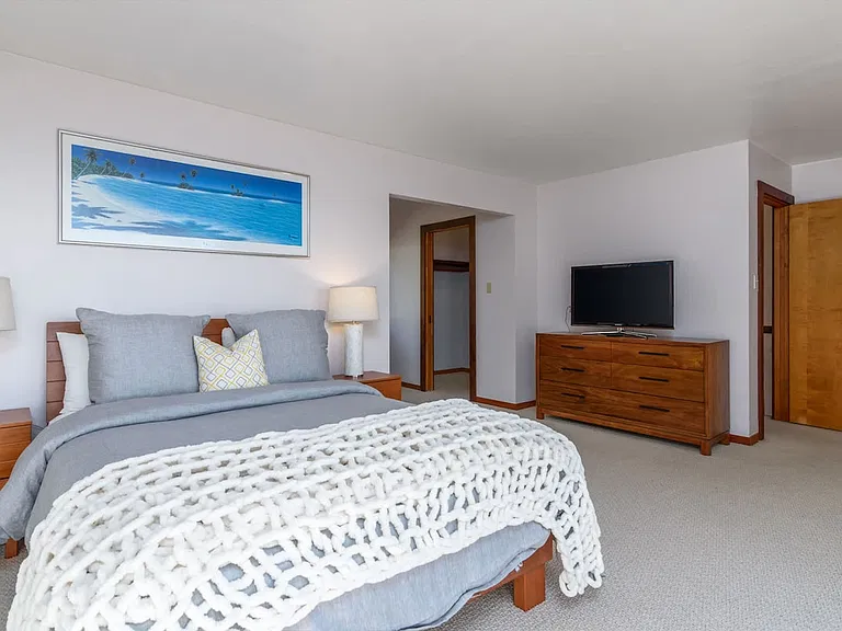 38051 Foothill Close — Photo 7