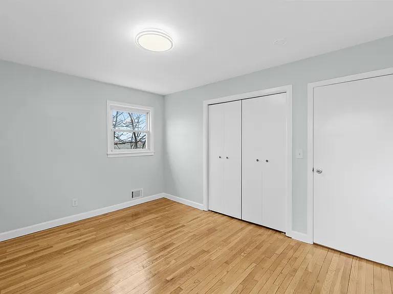 178 W 33rd St #1 — Photo 16