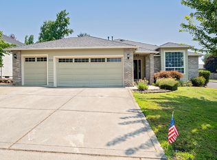 521 Sterling Point Dr, Medford, OR