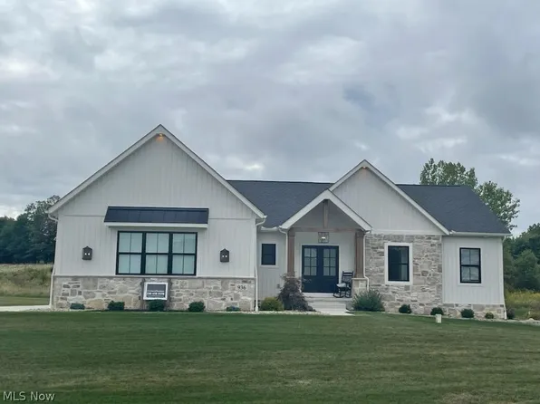 936 Northampton St NE, Hartville, OH 44632