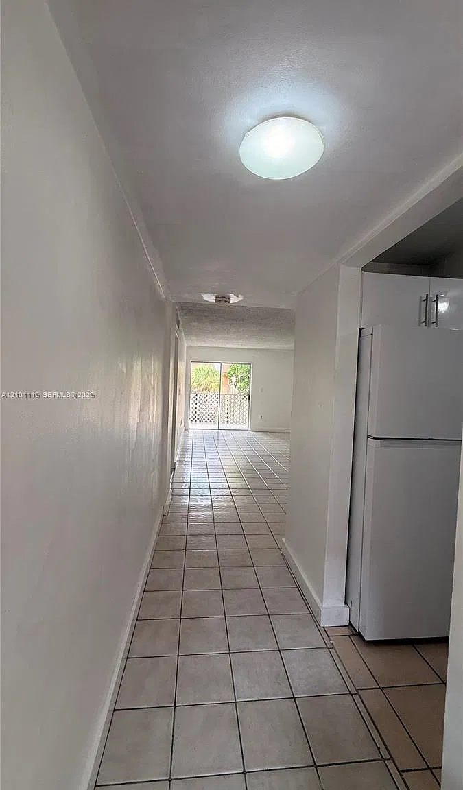 Palm-West Gardens Condo — Photo 4