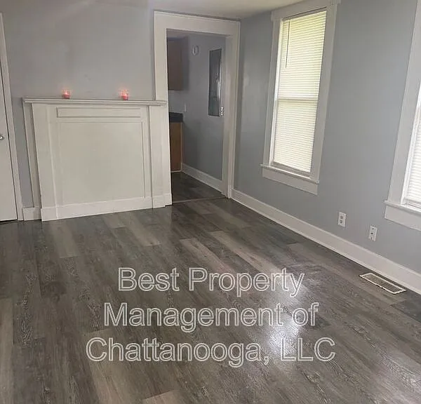 4802 Oakland Ave — Photo 2