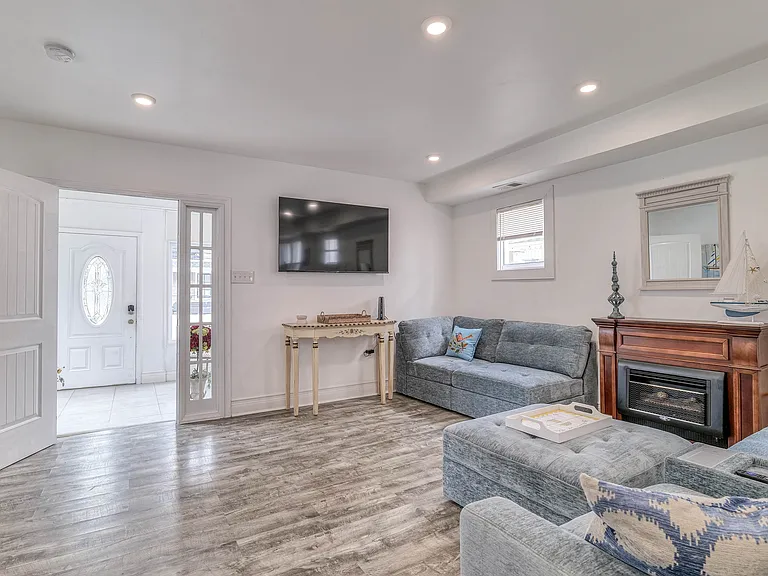 14 N Vassar Sq — Photo 5
