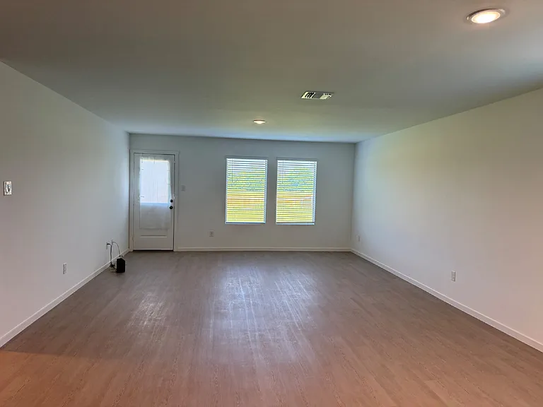 2001 Chestnut Oak Ct — Photo 3