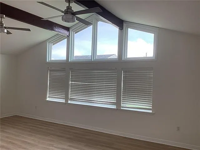 3 bed, 2.0 bath, 1300 sqft, $1,900 — Photo 4