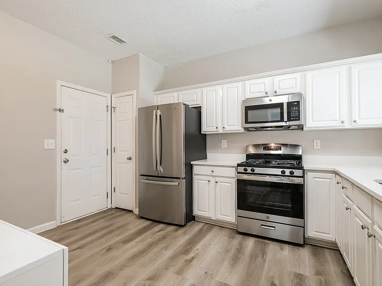 191 Regent Pl — Photo 8