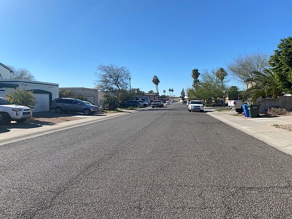 4th image of 921 E Wahalla Ln