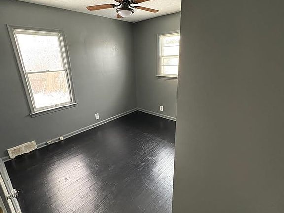 5th image of 4915 Birchcrest Dr