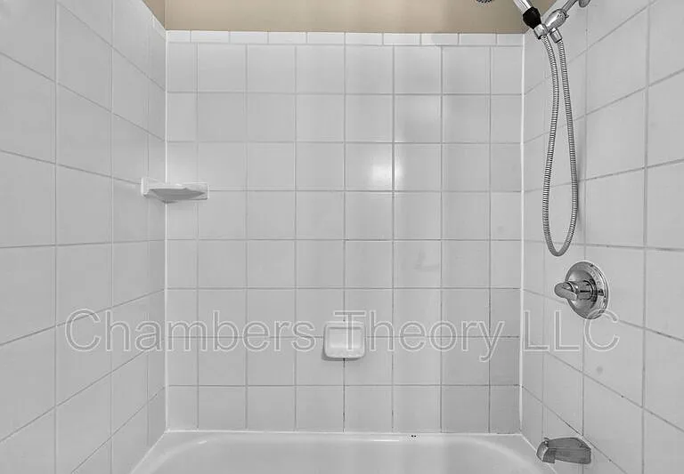 1043 Warwick Ct — Photo 21