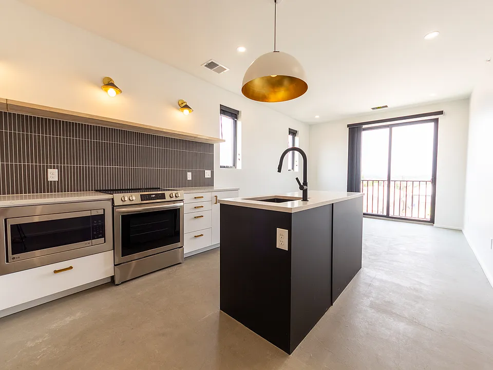 434 Santa Fe Dr #302