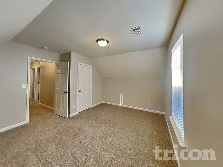5717 Henderson Oaks Dr — Photo 14