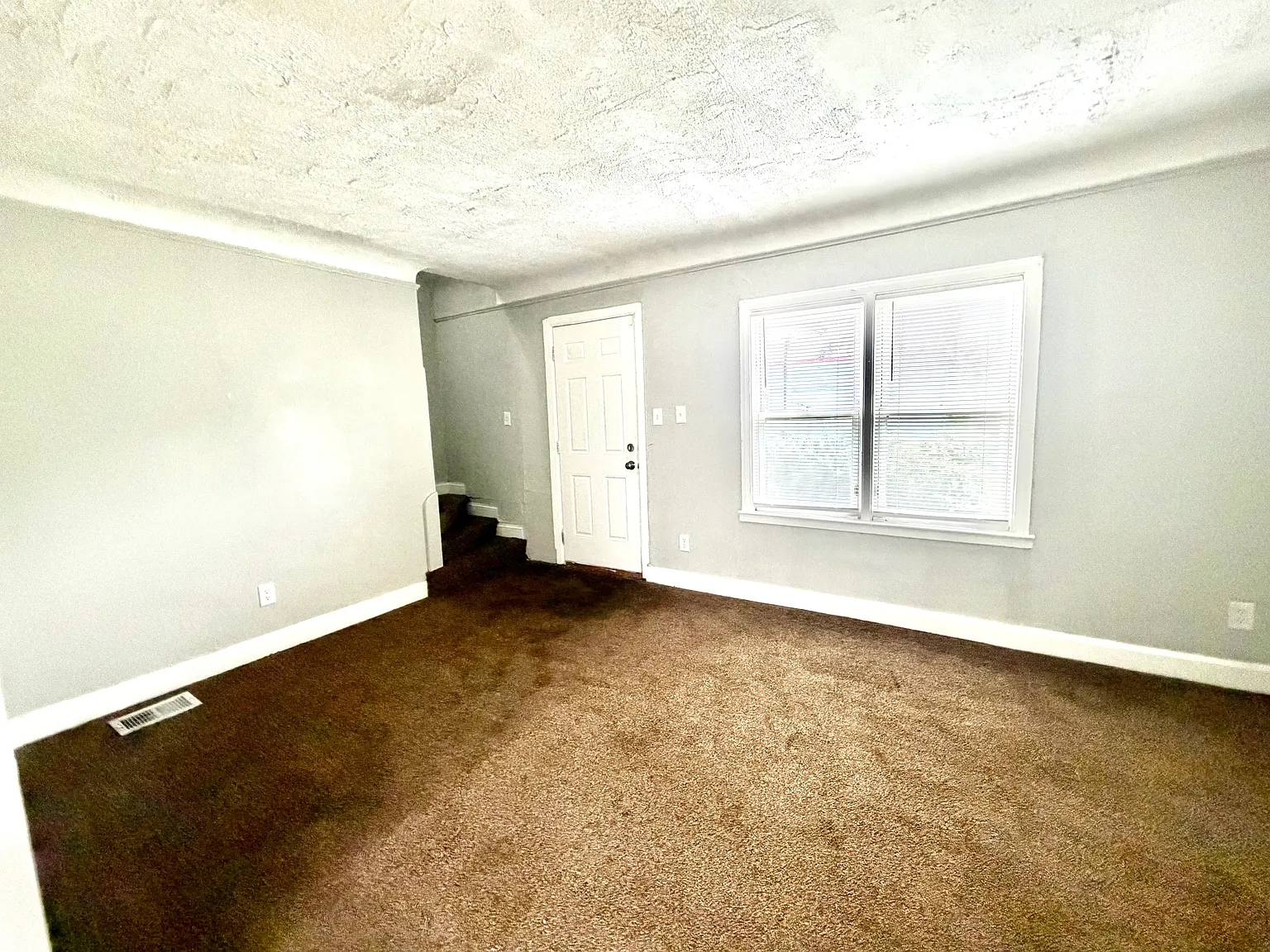 2 bed, 890 sqft, $1,050 — Photo 3