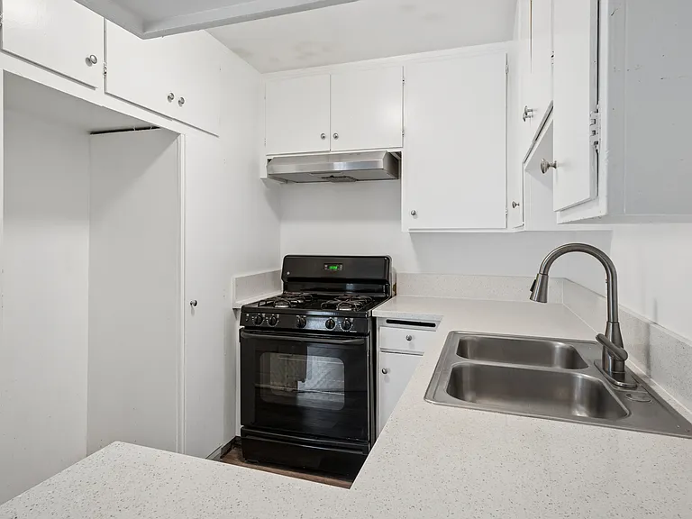 14143 Gilmore St #2 — Photo 7