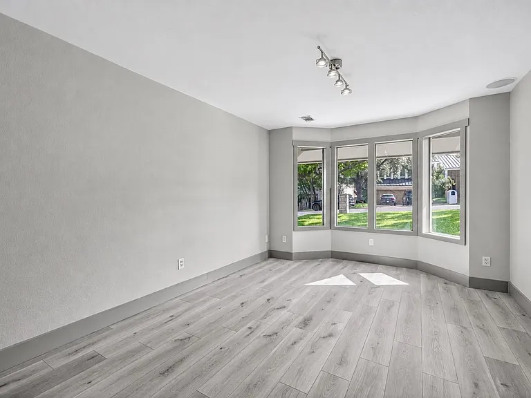4301 Hyridge Dr — Photo 4