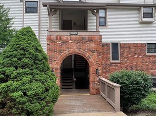 2802 Par Valley Ct APT C, Saint Louis, MO 63129