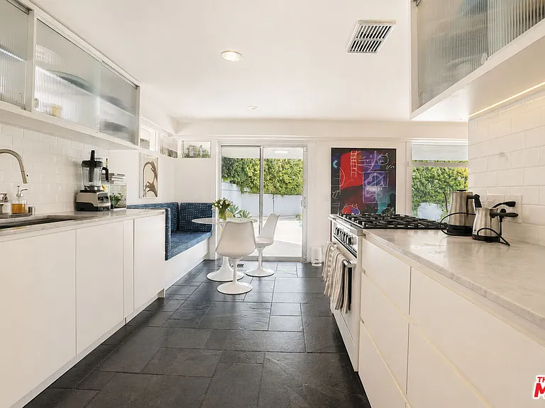 8292 Hollywood Blvd — Photo 6