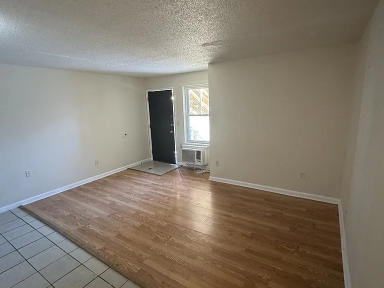318 E 5th Ave #6 — Photo 2
