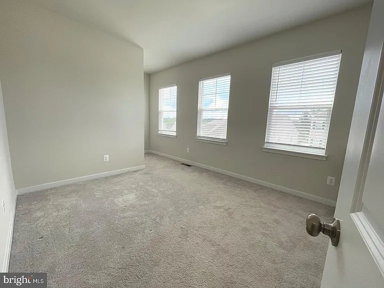 2328 Hawkshill Dr — Photo 32